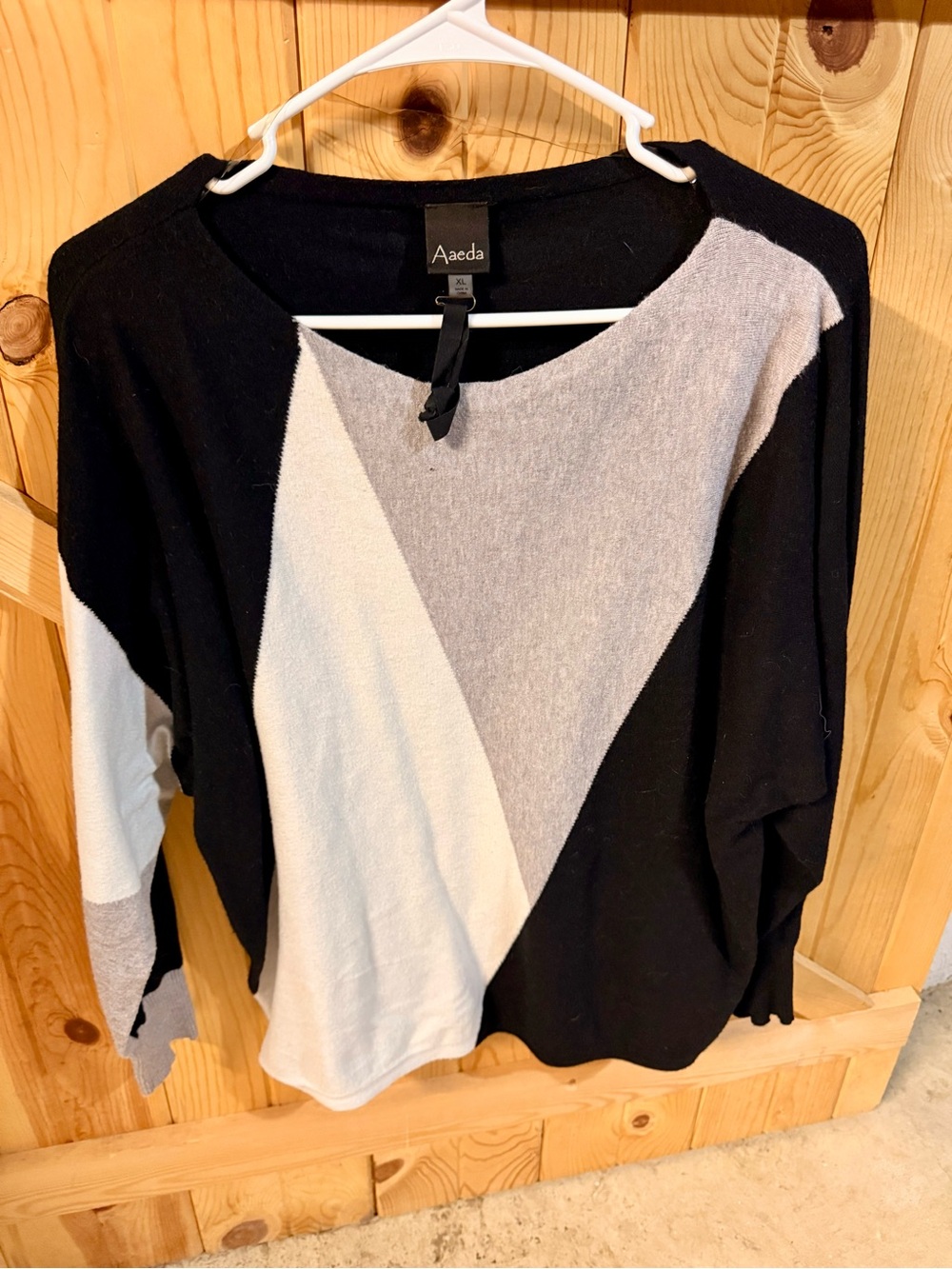 Aaeda Colorblock Women's Top